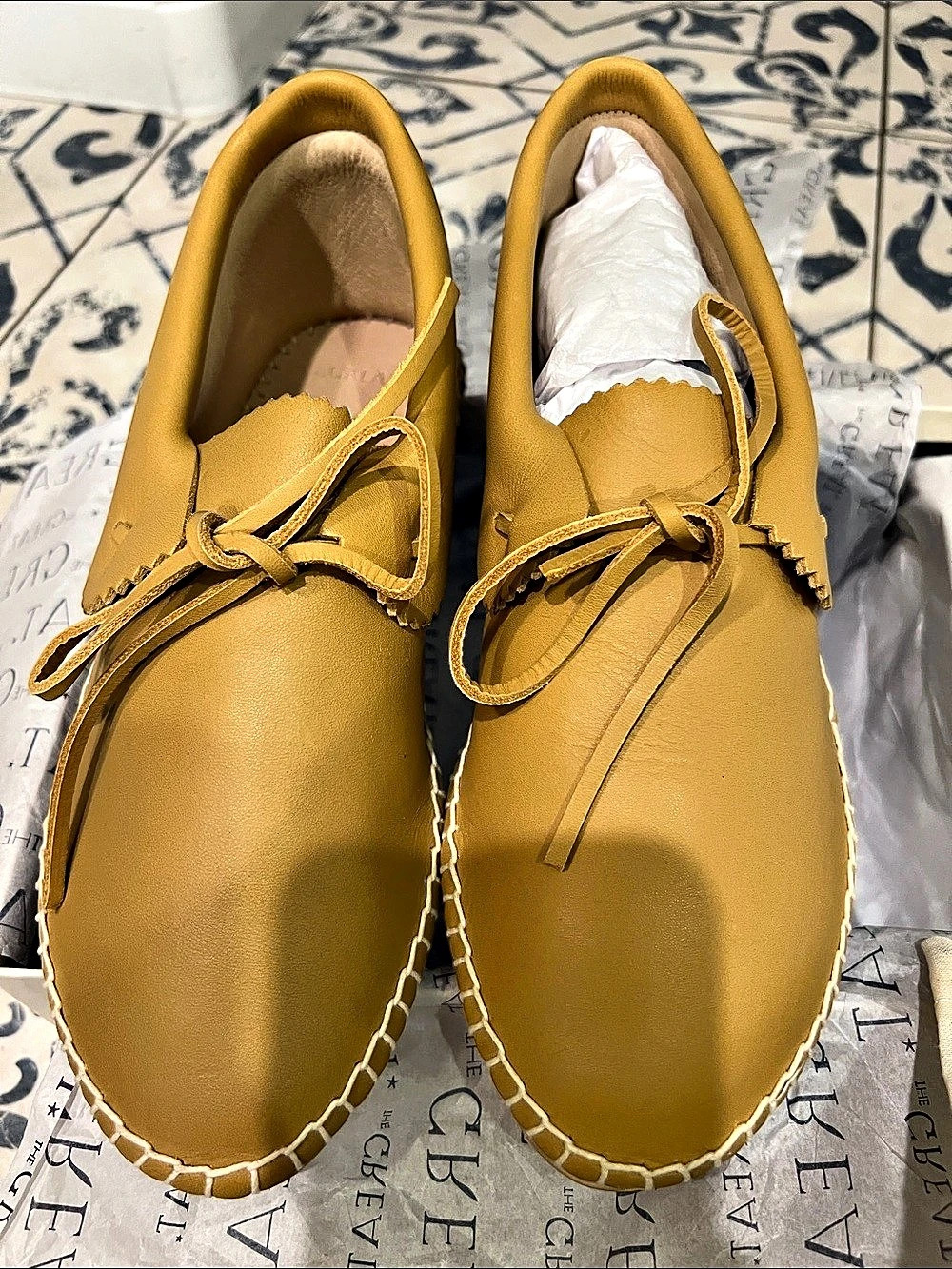 The Great Leather Moccasins in Yellow US 9 NWT
